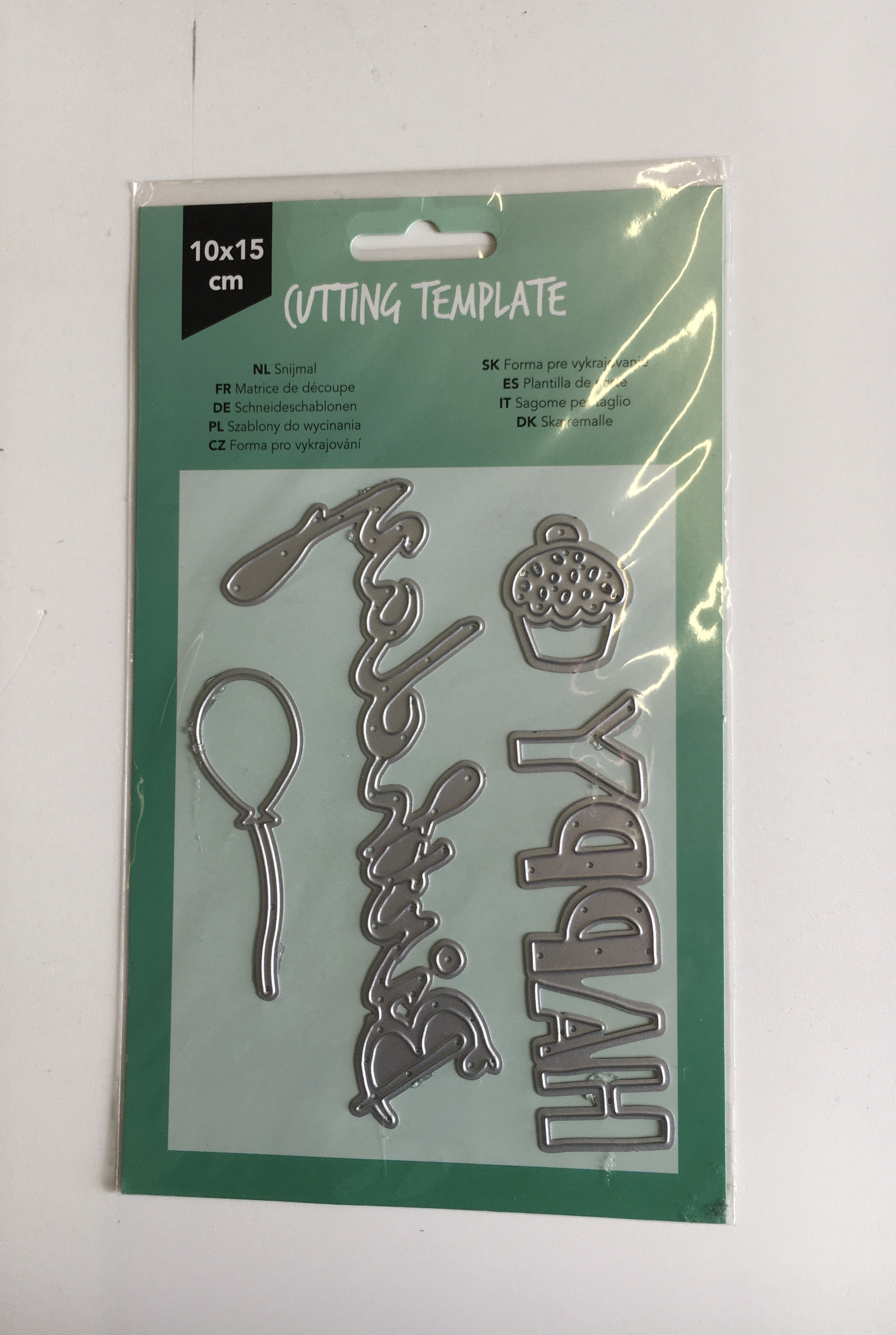 Vyrezávacia šablóna Cutting, Narodeniny