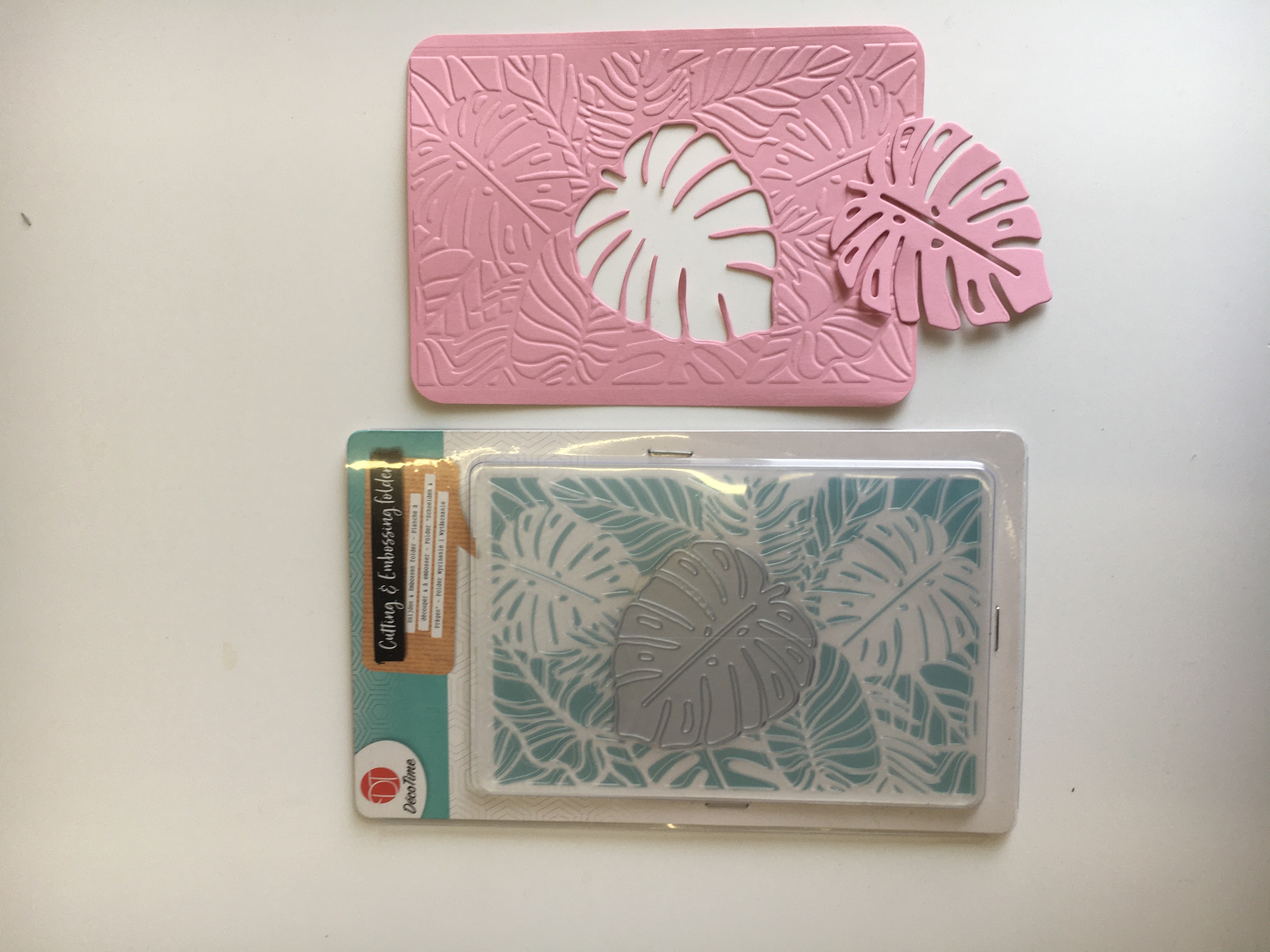 Embosovacia kapsa s vyrezávacou šablónou, Monstera list