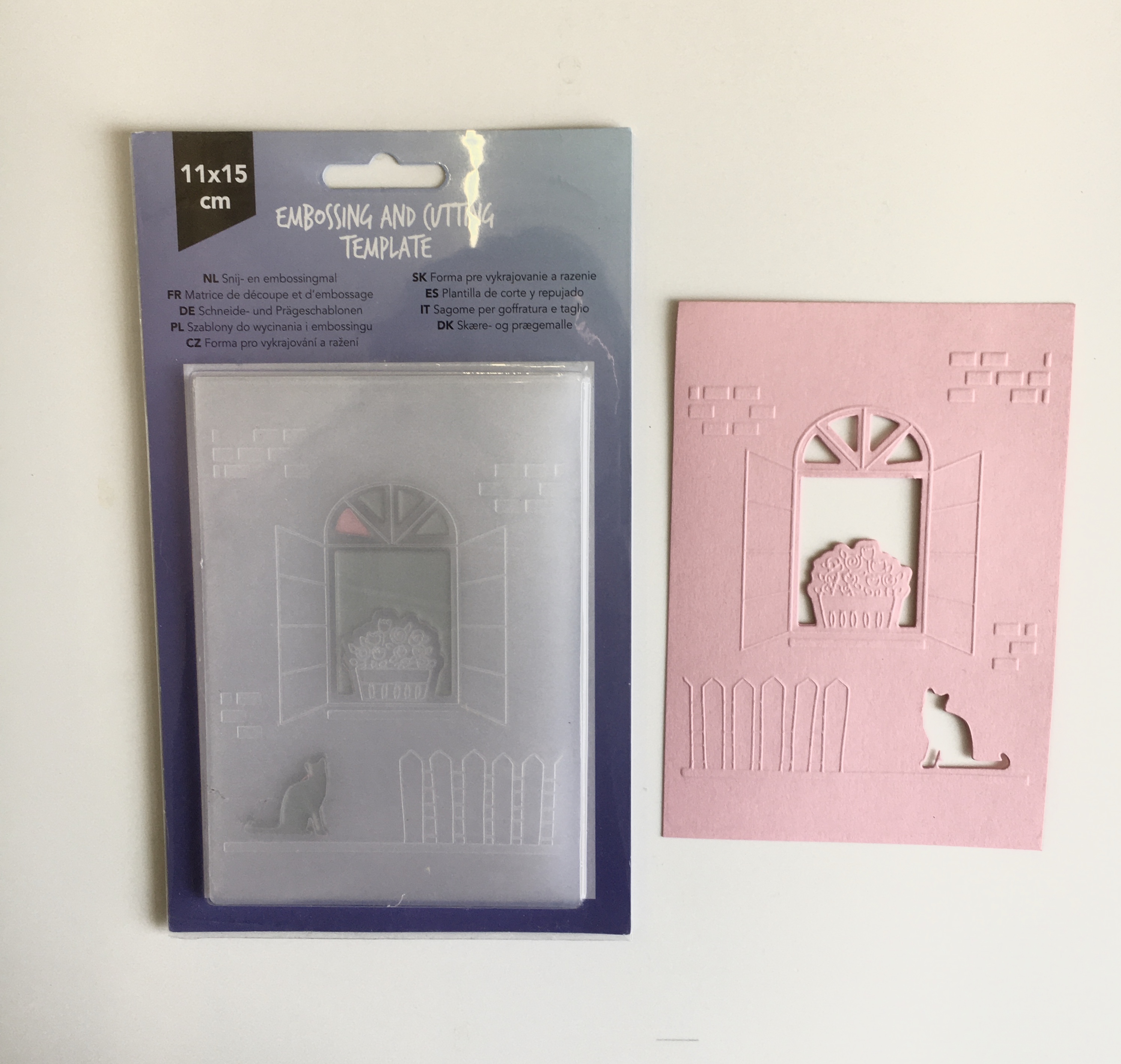 Embosovacia kapsa s vyrezávacou šablónou, Okno s kvetmi